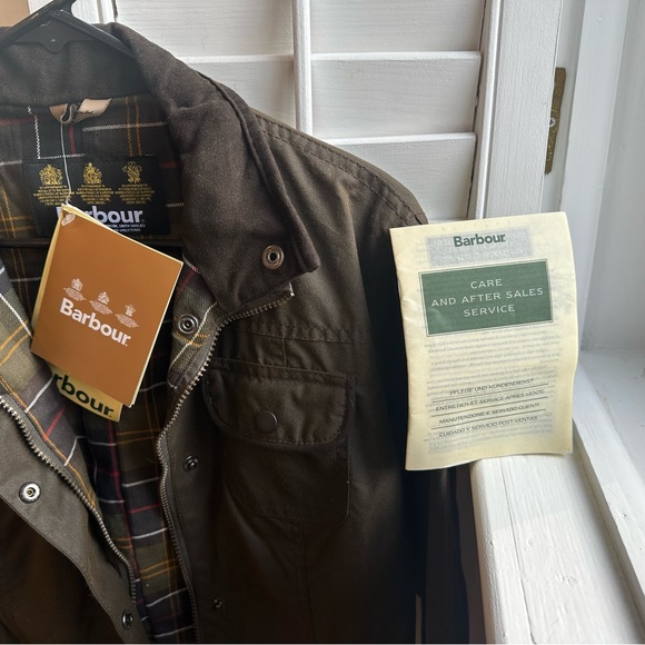 Ladies Utility Waxed Jacket in Olive Green by Barbour - Picture 4 of 6